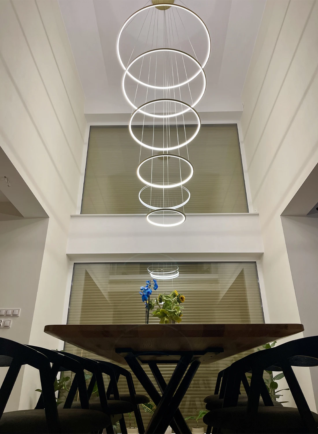 Nowoczesne żyrandole Led Orbit do salonu