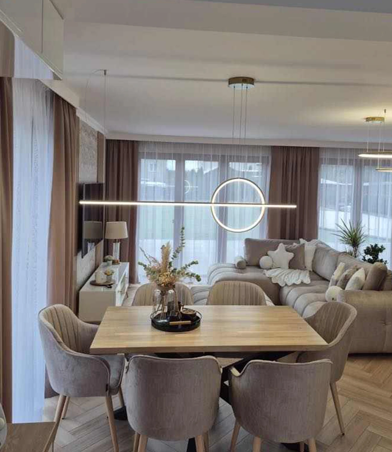 Lampa Led Geometrik – nowoczesna forma i złoty akcent w salonie