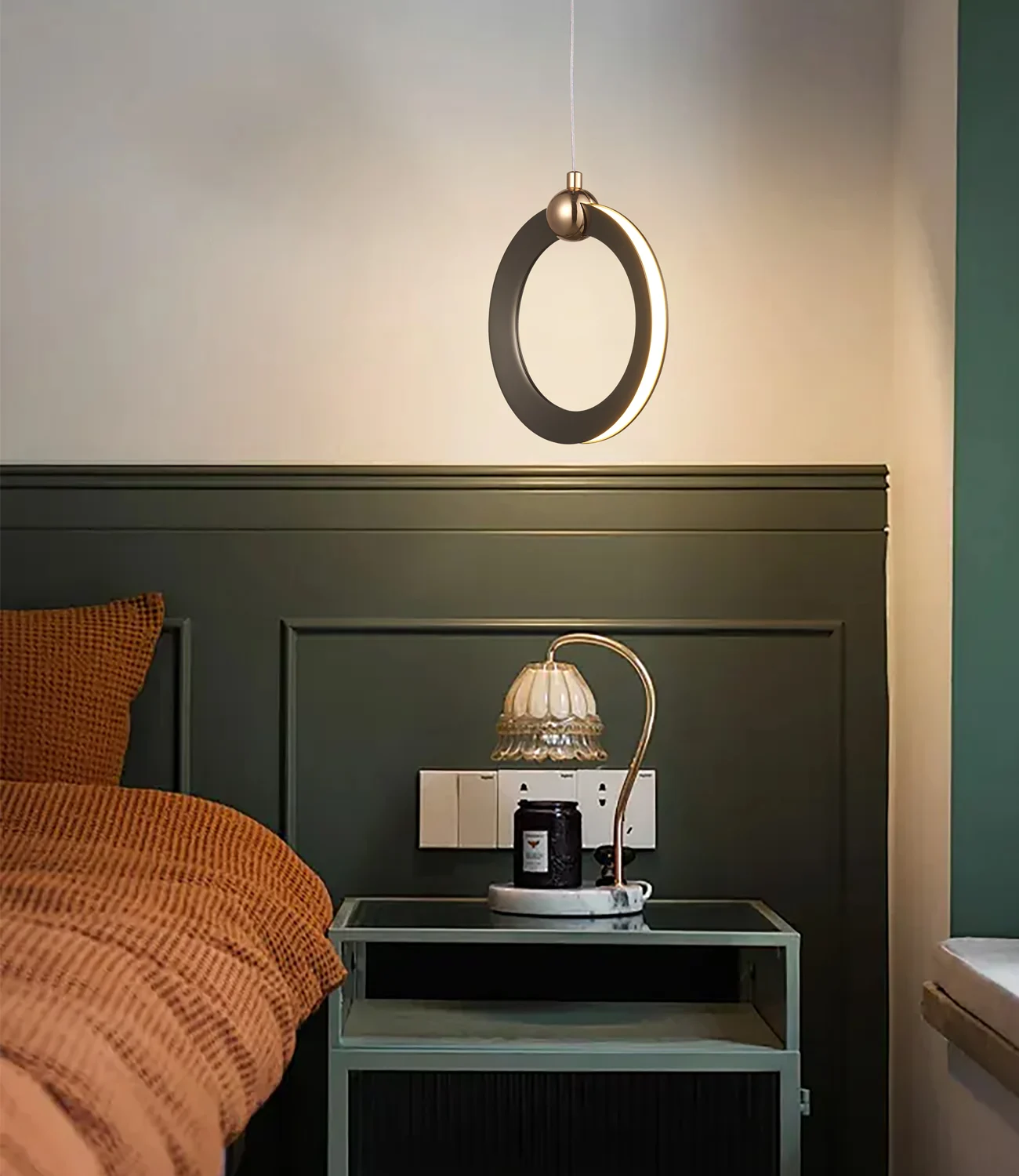 Lampa Led Lunar Ring No.1 – eleganckie oświetlenie przy łóżku w nowoczesnej sypialni