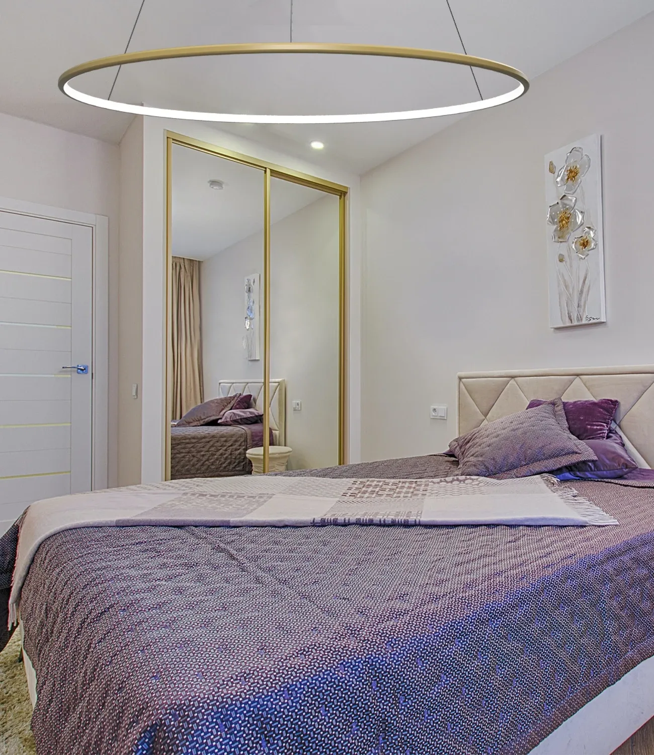 Lampa wisząca Led Orbit No.1 120 cm – złoty ring nad łóżkiem w nowoczesnej sypialni