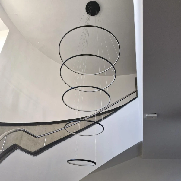 Nowoczesna lampa wisząca Led Orbit No.5 150cm czarna sterownana pilotem barwa neutralna 4K LEDesign